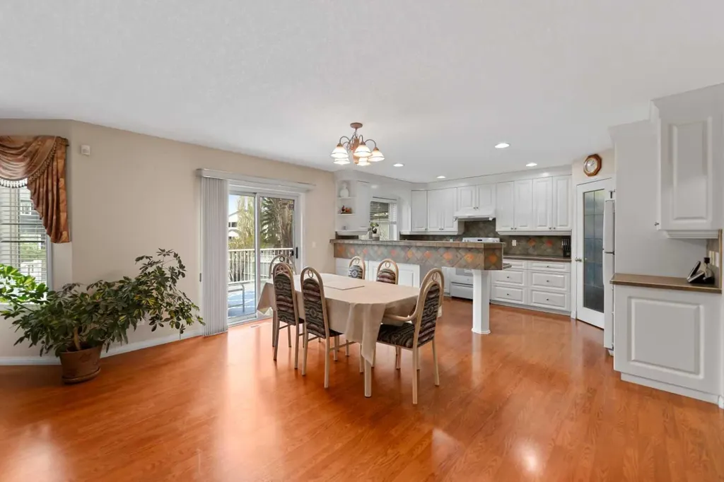 434 Douglas Woods Mews SE Calgary AB T2Z 3B1