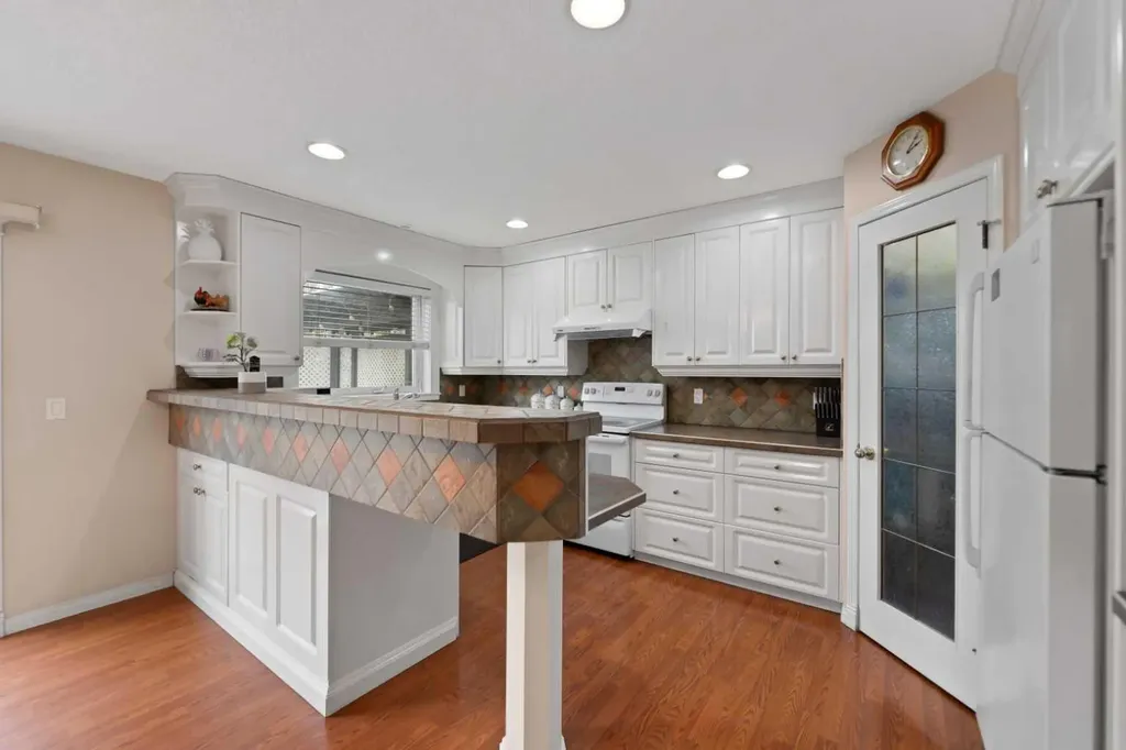 434 Douglas Woods Mews SE Calgary AB T2Z 3B1