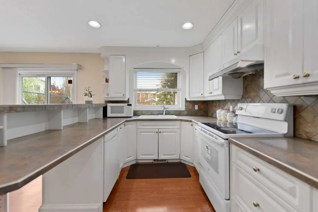 434 Douglas Woods Mews SE Calgary AB T2Z 3B1