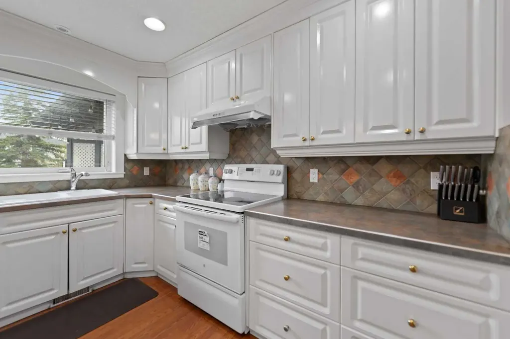 434 Douglas Woods Mews SE Calgary AB T2Z 3B1