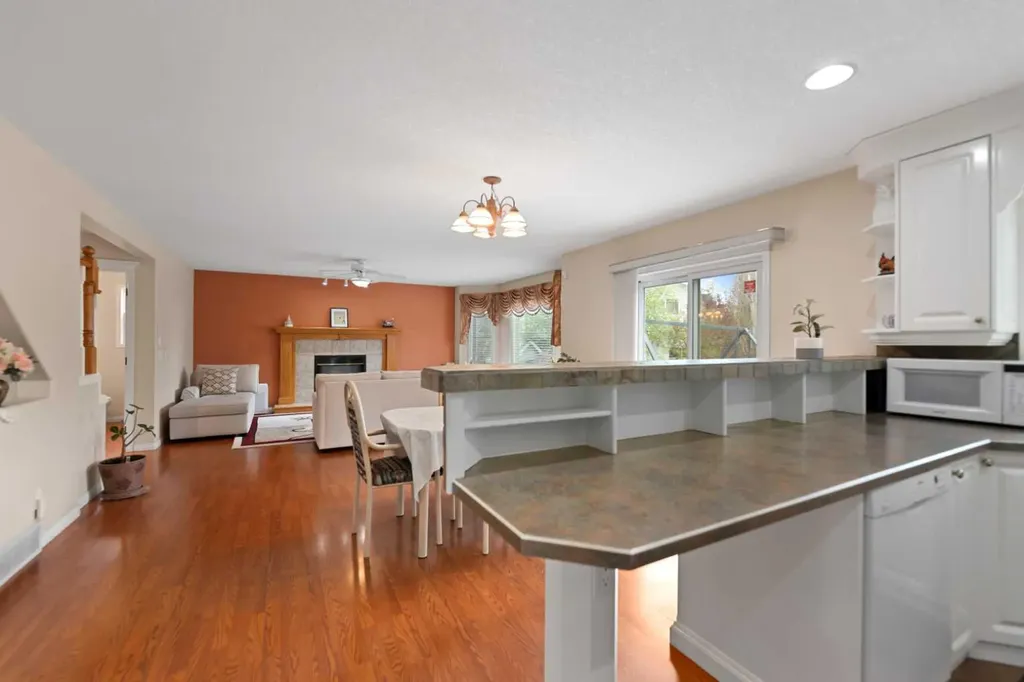 434 Douglas Woods Mews SE Calgary AB T2Z 3B1
