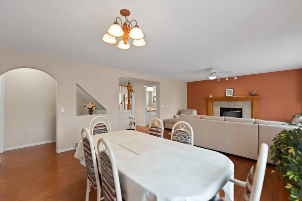 434 Douglas Woods Mews SE Calgary AB T2Z 3B1