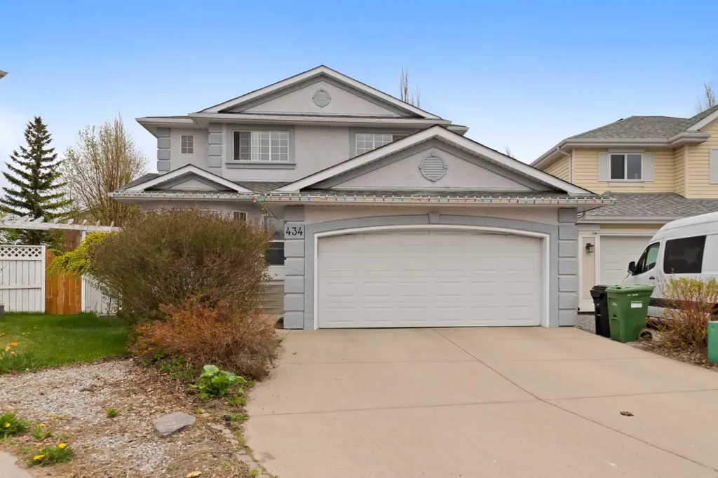 434 Douglas Woods Mews SE Calgary AB T2Z 3B1