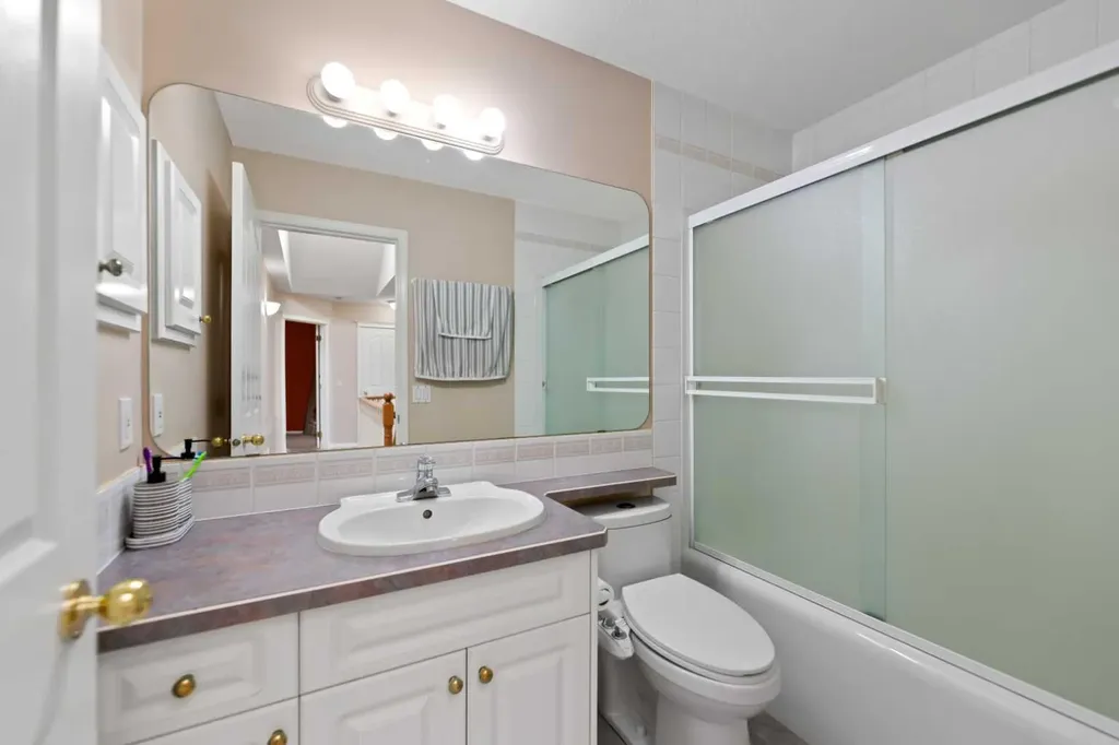 434 Douglas Woods Mews SE Calgary AB T2Z 3B1