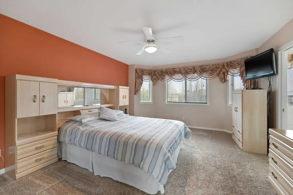 434 Douglas Woods Mews SE Calgary AB T2Z 3B1