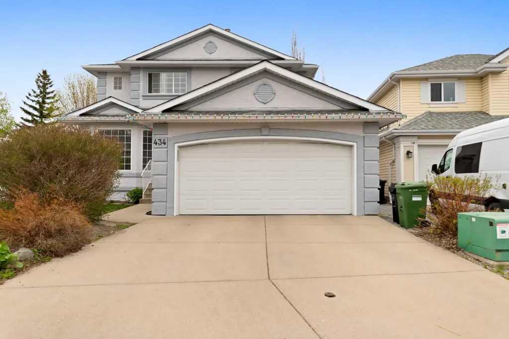 434 Douglas Woods Mews SE Calgary AB T2Z 3B1