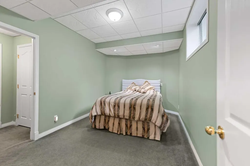 434 Douglas Woods Mews SE Calgary AB T2Z 3B1