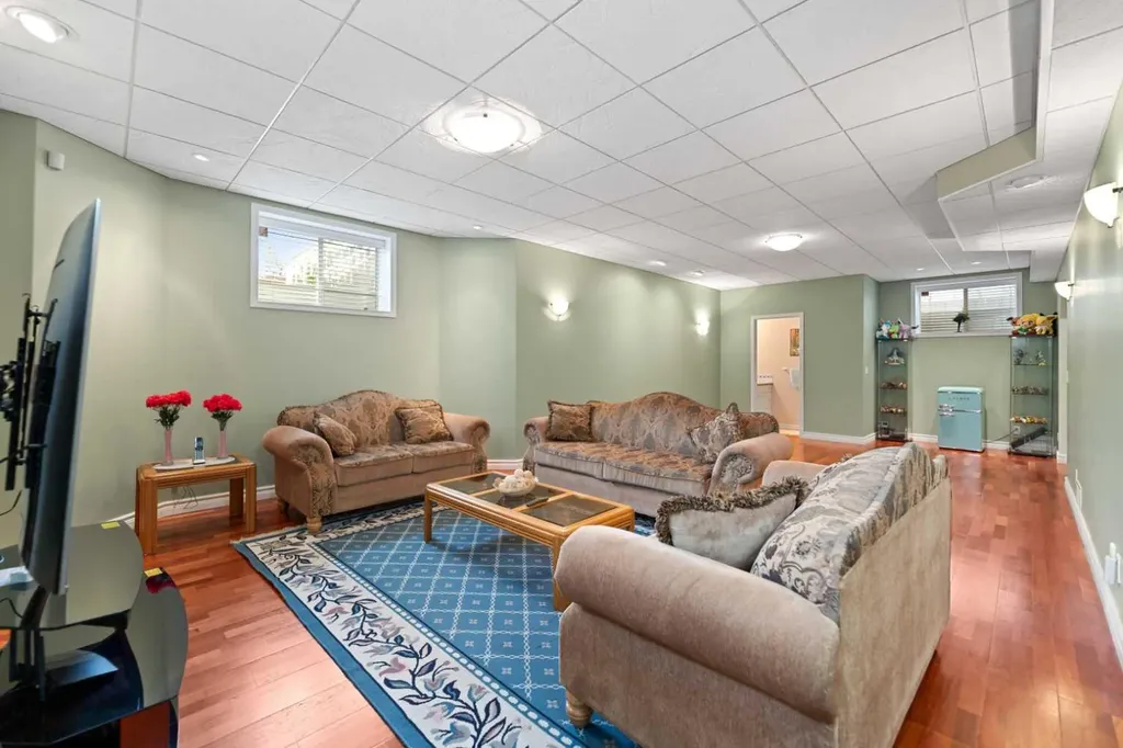 434 Douglas Woods Mews SE Calgary AB T2Z 3B1