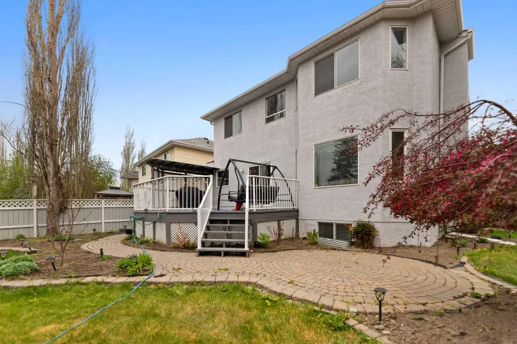 434 Douglas Woods Mews SE Calgary AB T2Z 3B1