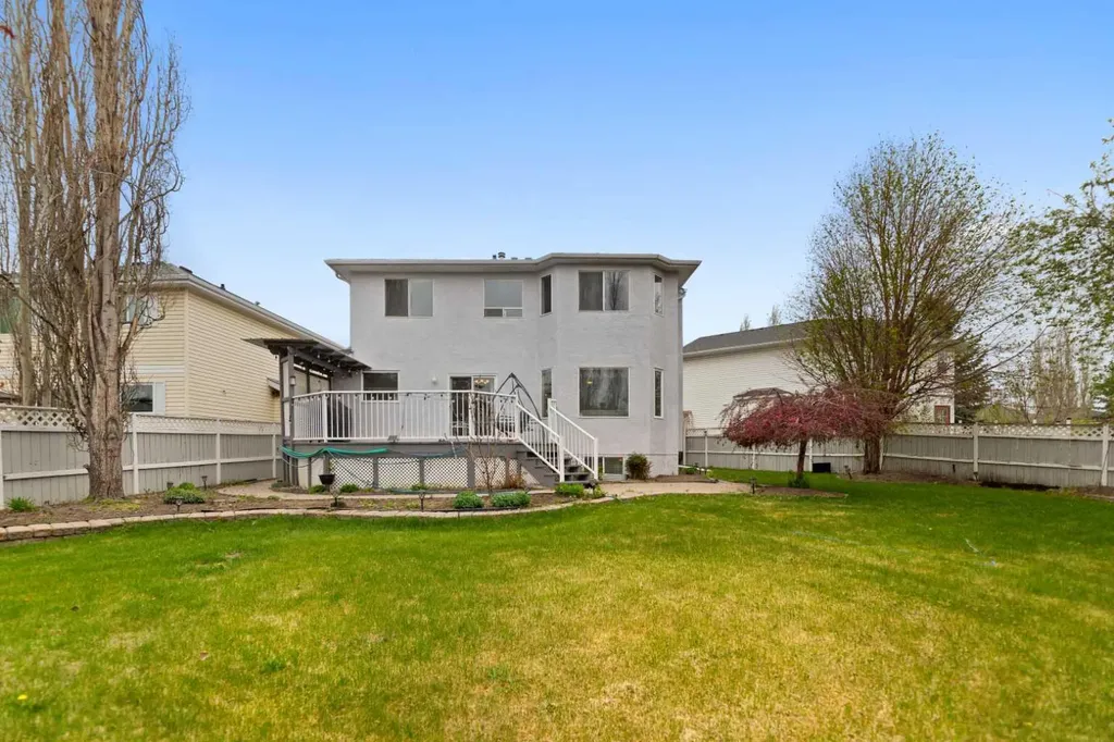434 Douglas Woods Mews SE Calgary AB T2Z 3B1