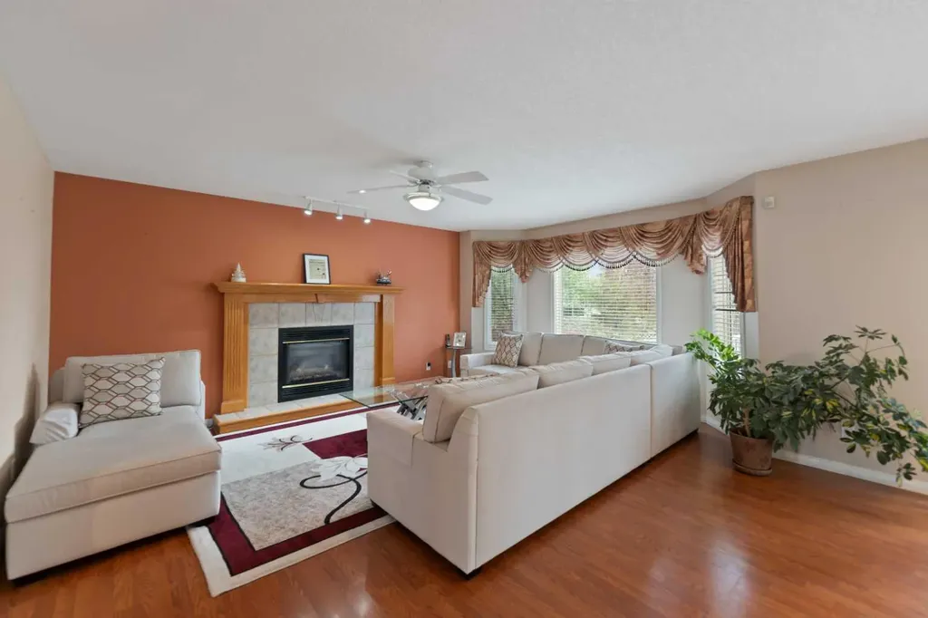 434 Douglas Woods Mews SE Calgary AB T2Z 3B1