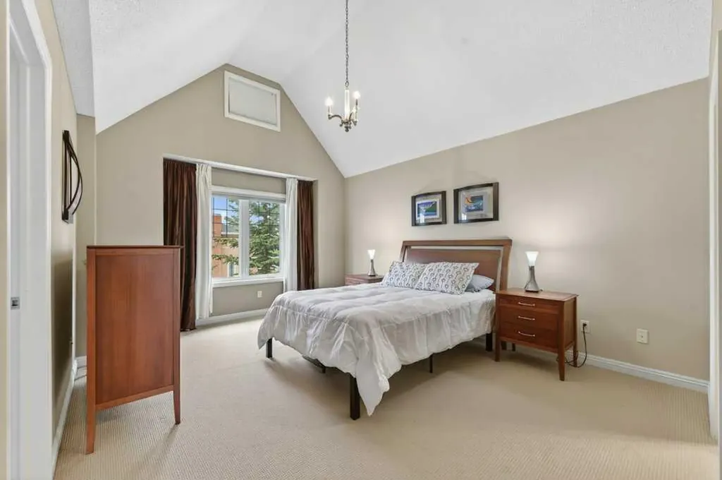 44 Mike Ralph Way SW Calgary AB T3E 0H8