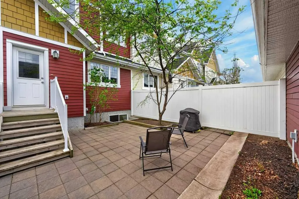 44 Mike Ralph Way SW Calgary AB T3E 0H8