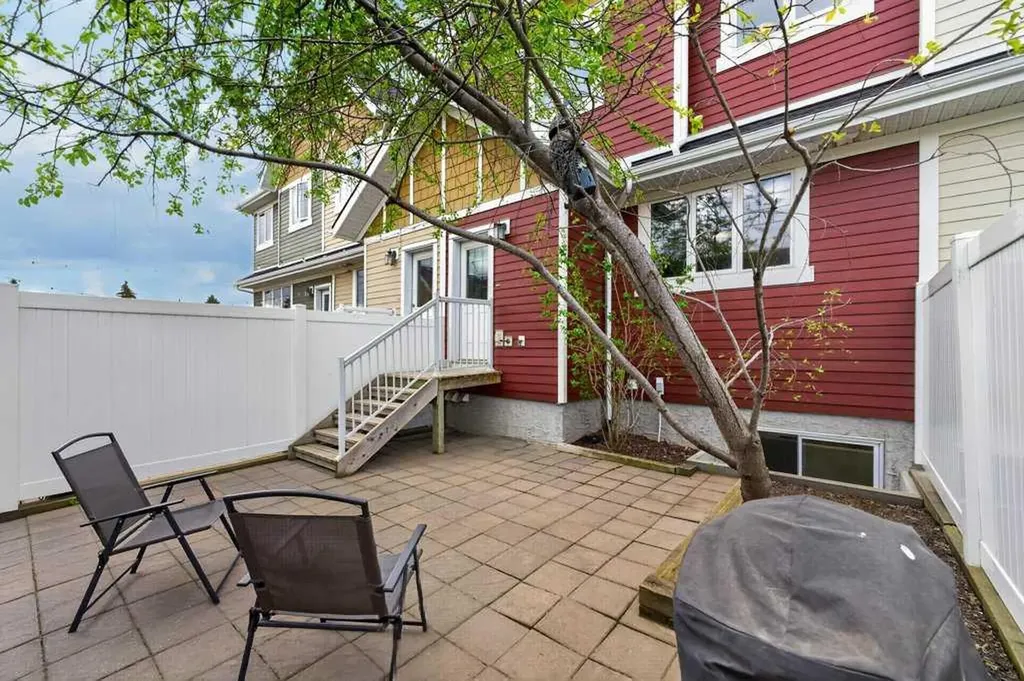 44 Mike Ralph Way SW Calgary AB T3E 0H8