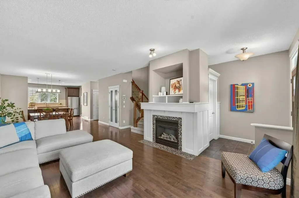 44 Mike Ralph Way SW Calgary AB T3E 0H8