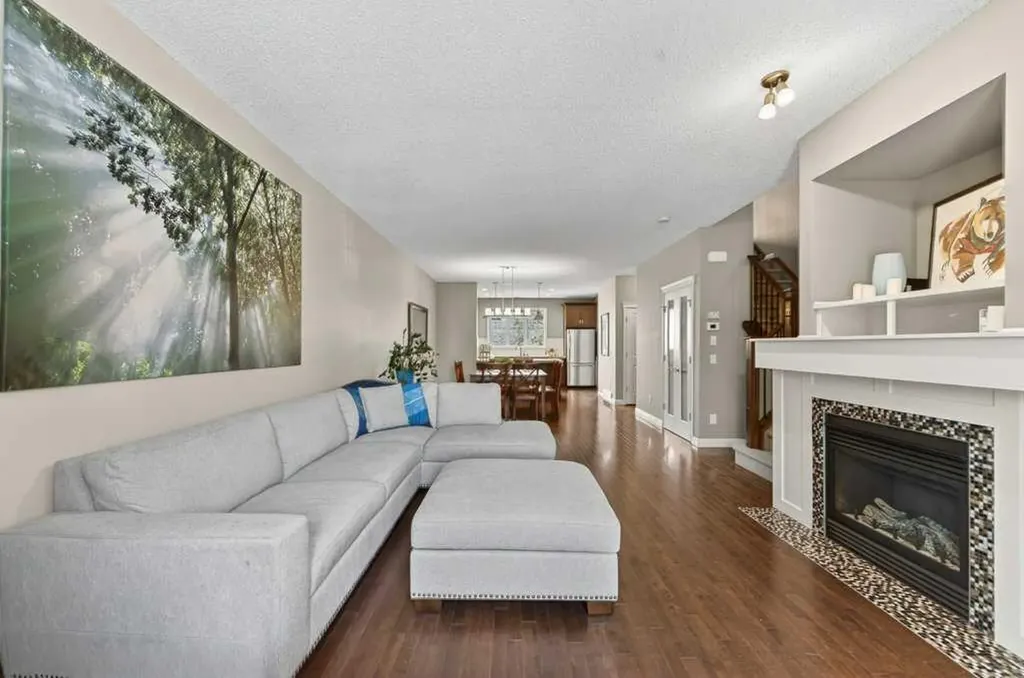 44 Mike Ralph Way SW Calgary AB T3E 0H8