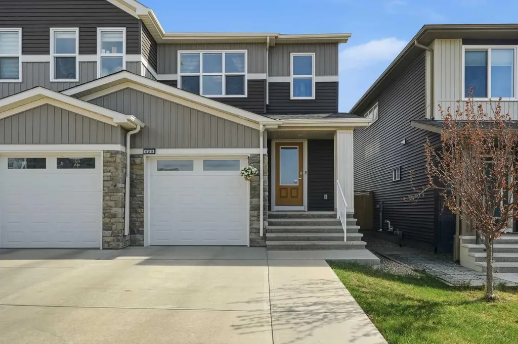 425 Carringvue Avenue NW Calgary AB T3P 0W5