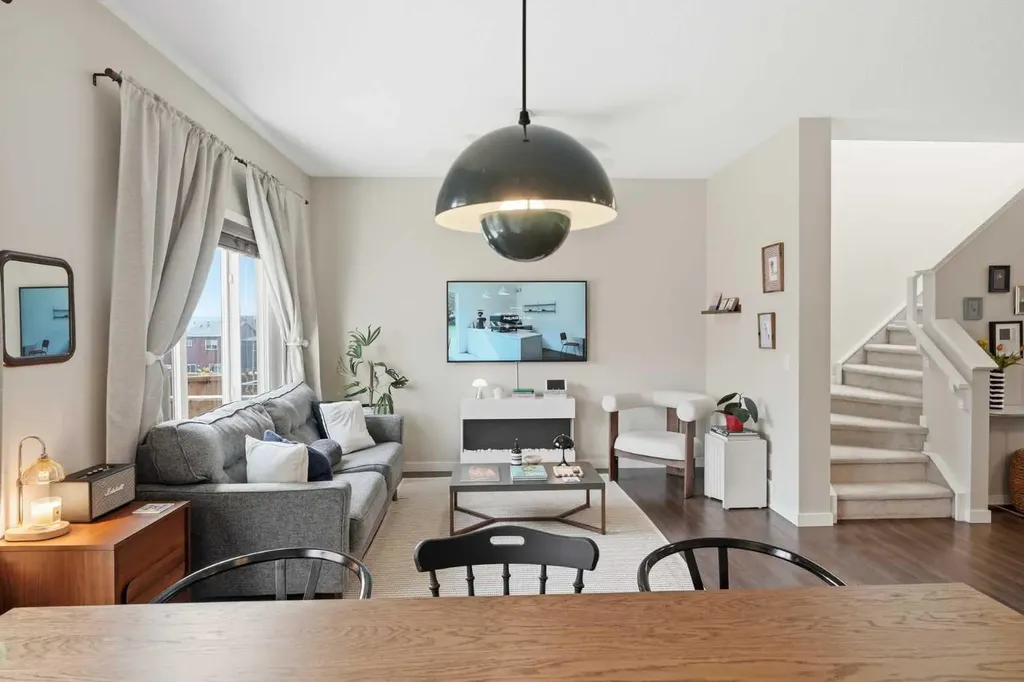 425 Carringvue Avenue NW Calgary AB T3P 0W5