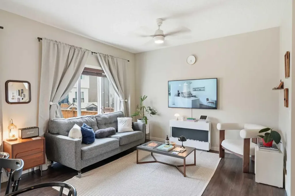 425 Carringvue Avenue NW Calgary AB T3P 0W5
