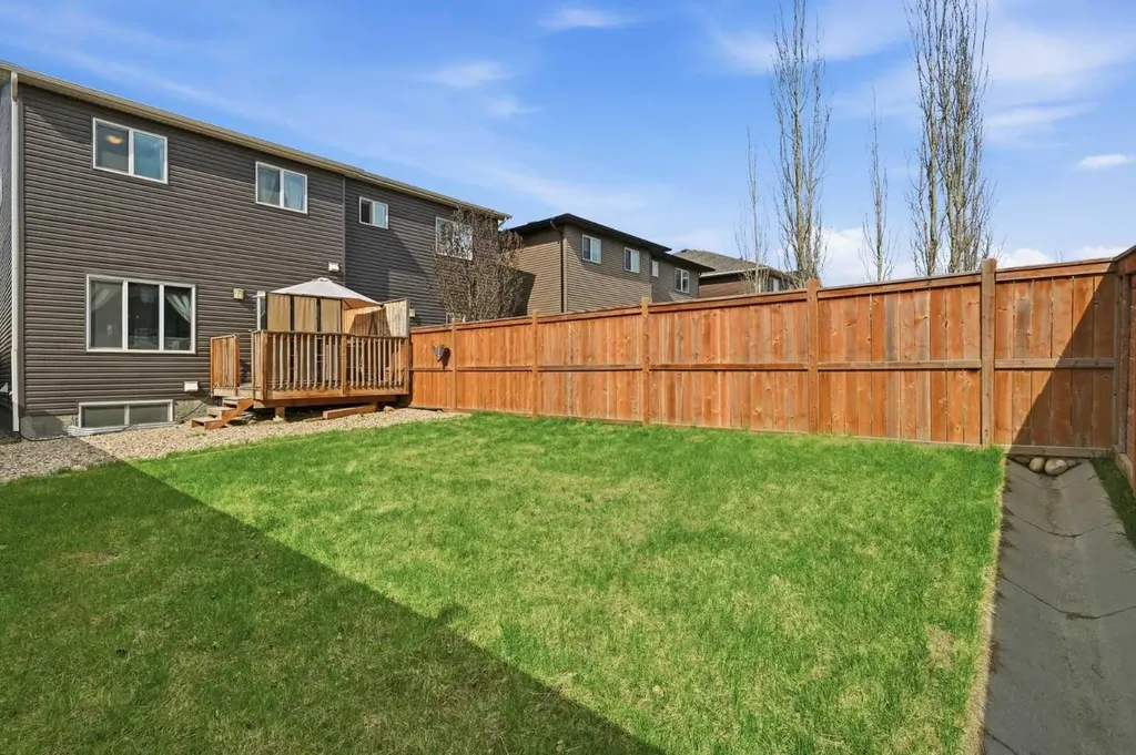 425 Carringvue Avenue NW Calgary AB T3P 0W5