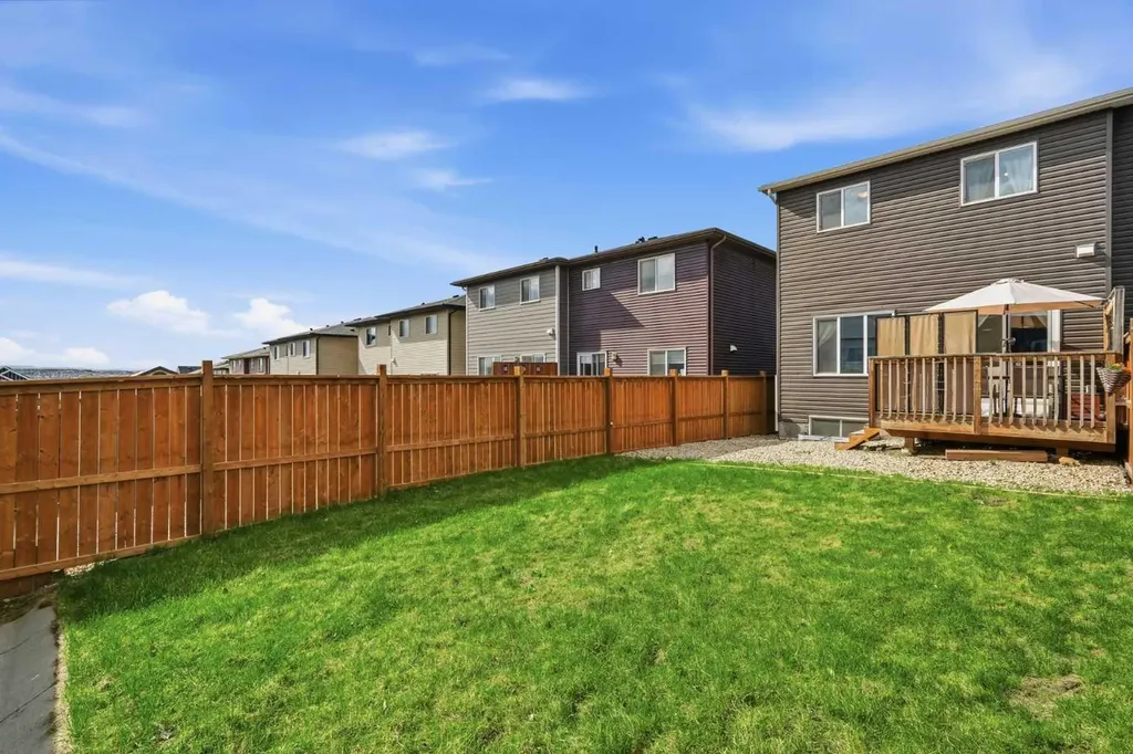 425 Carringvue Avenue NW Calgary AB T3P 0W5