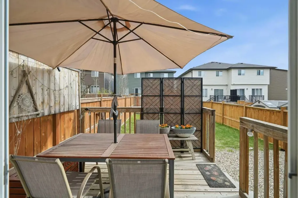 425 Carringvue Avenue NW Calgary AB T3P 0W5