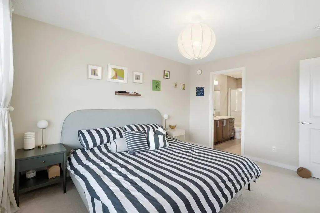 425 Carringvue Avenue NW Calgary AB T3P 0W5