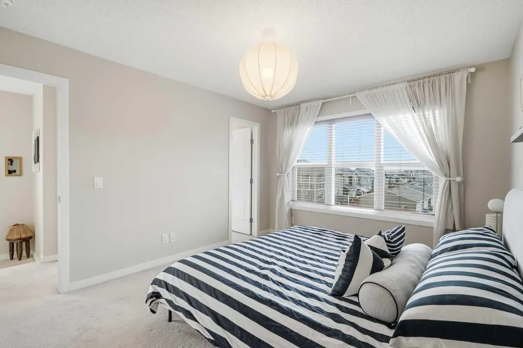 425 Carringvue Avenue NW Calgary AB T3P 0W5