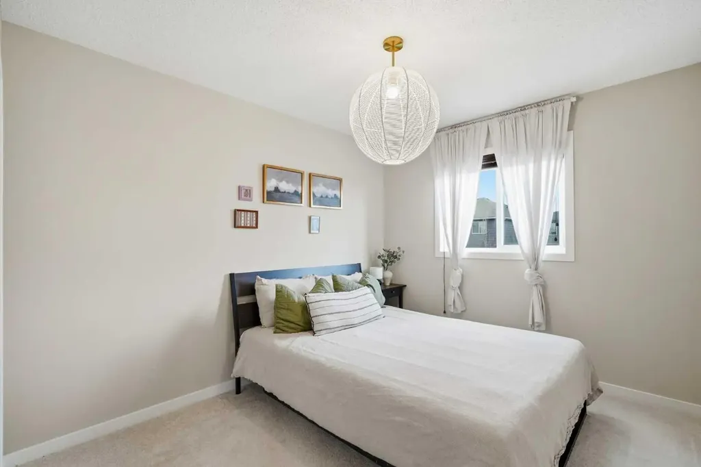 425 Carringvue Avenue NW Calgary AB T3P 0W5