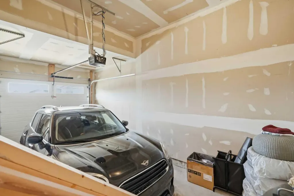 425 Carringvue Avenue NW Calgary AB T3P 0W5