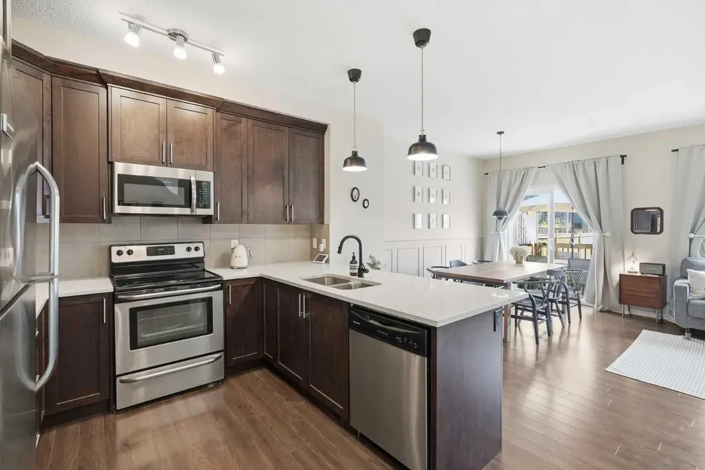 425 Carringvue Avenue NW Calgary AB T3P 0W5