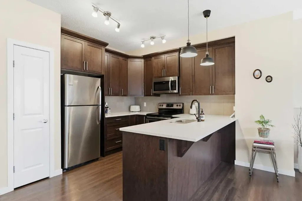 425 Carringvue Avenue NW Calgary AB T3P 0W5