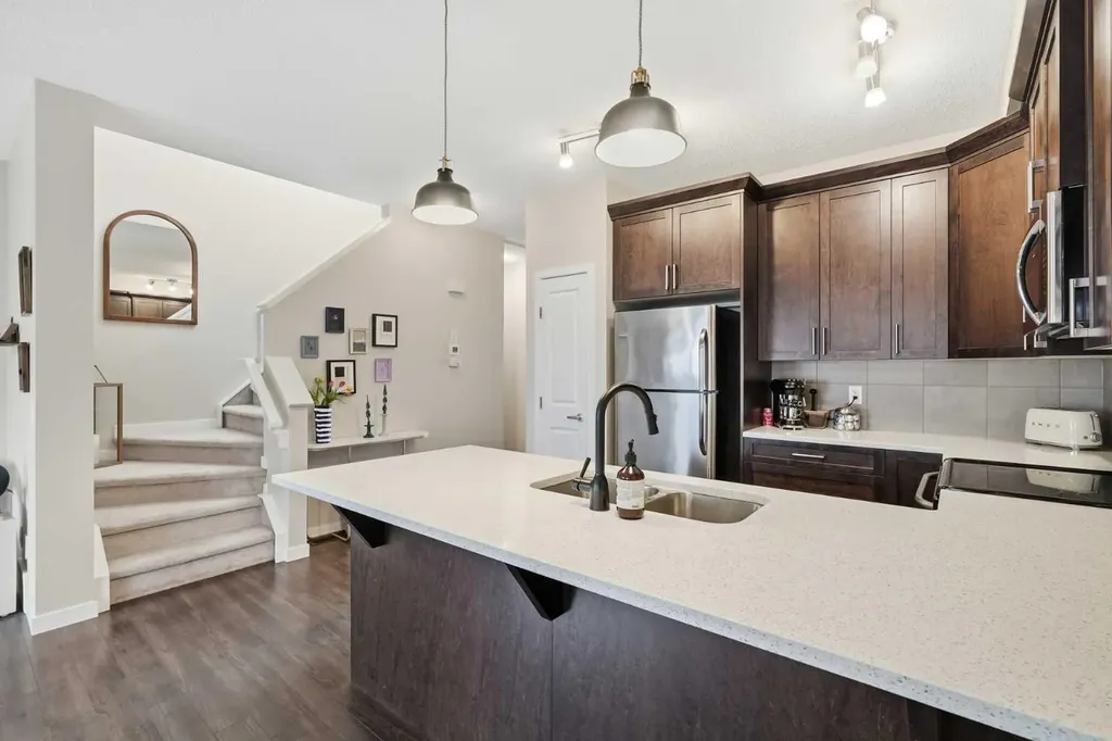 425 Carringvue Avenue NW Calgary AB T3P 0W5