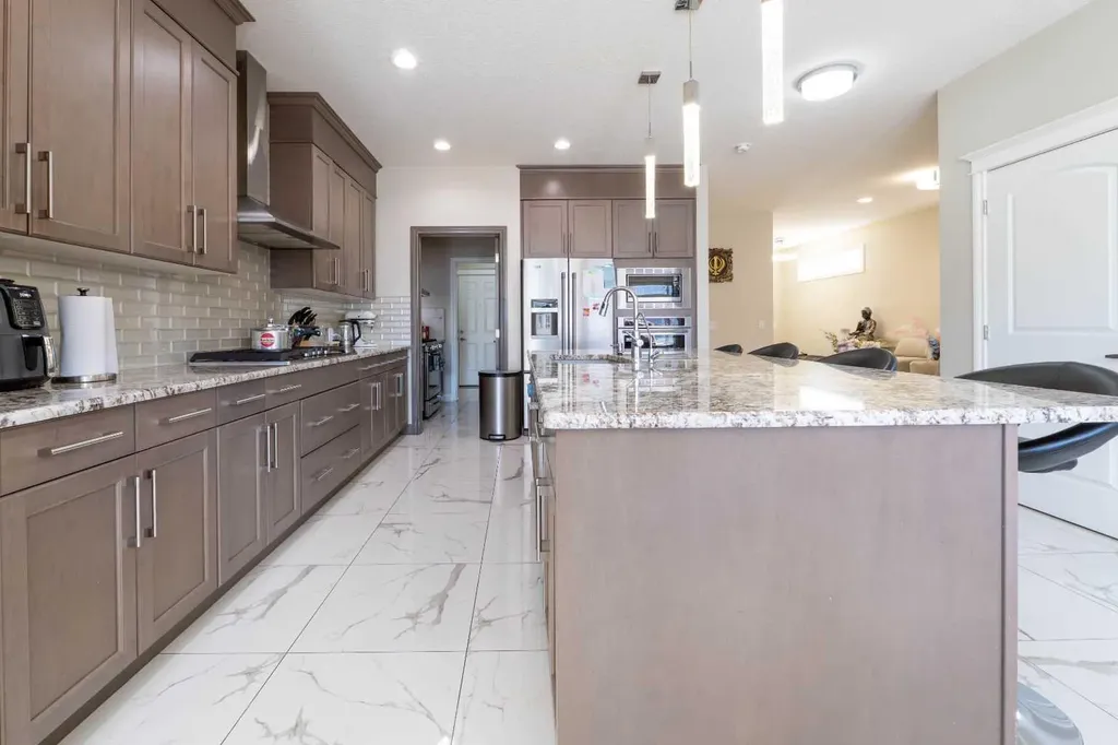 19 Red Sky Gardens NE Calgary AB T3N1M9
