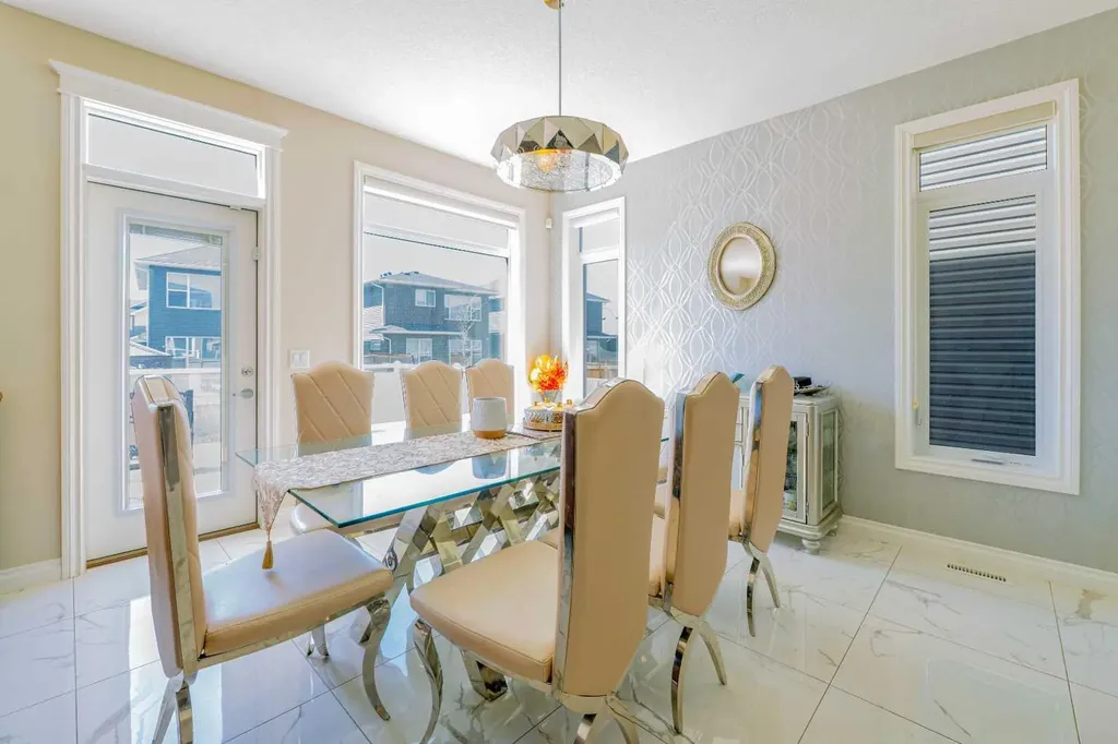 19 Red Sky Gardens NE Calgary AB T3N1M9