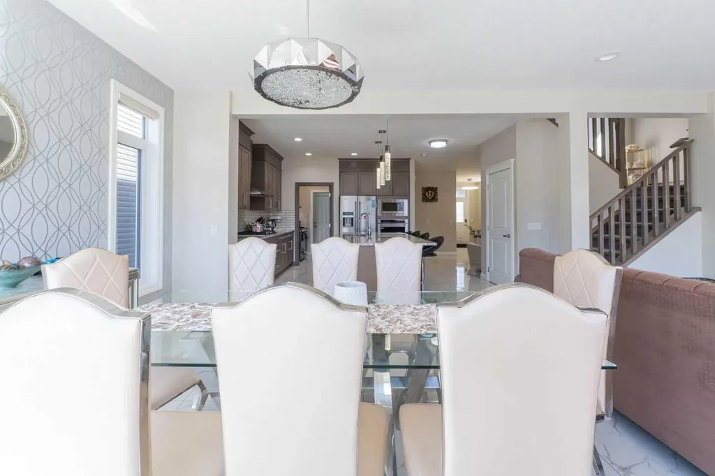 19 Red Sky Gardens NE Calgary AB T3N1M9
