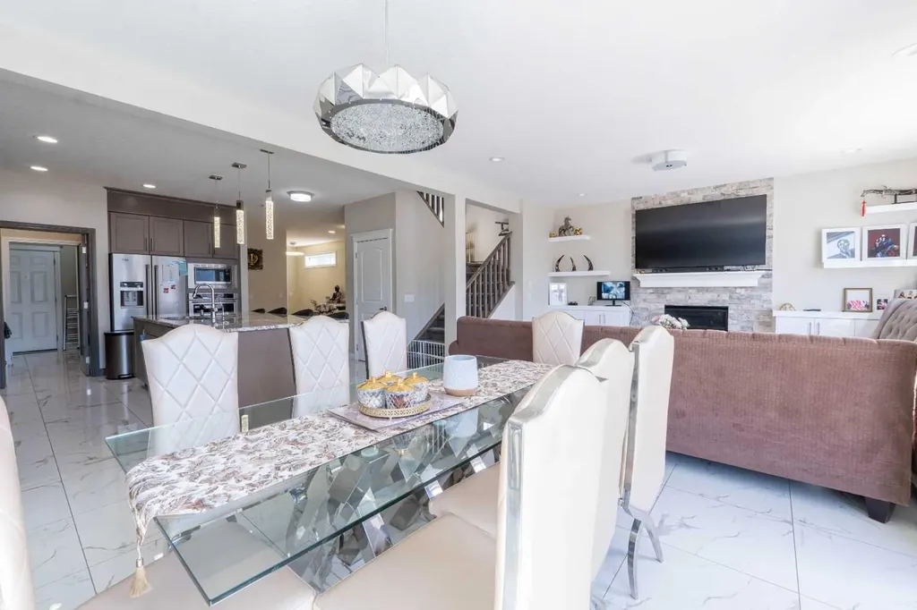 19 Red Sky Gardens NE Calgary AB T3N1M9