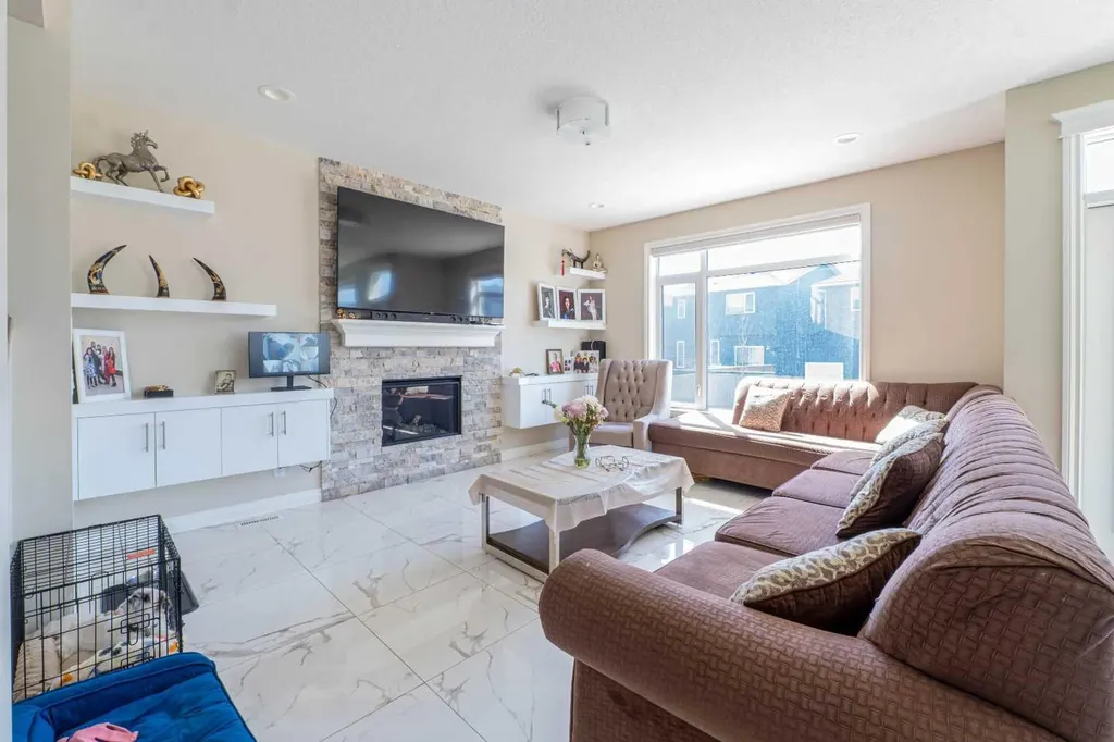 19 Red Sky Gardens NE Calgary AB T3N1M9