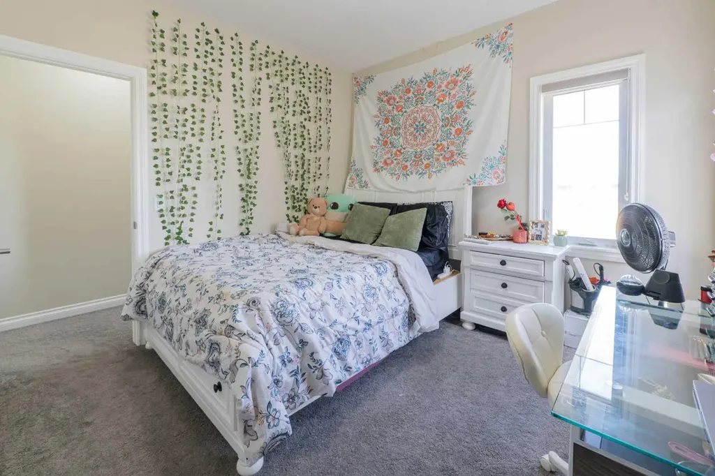 19 Red Sky Gardens NE Calgary AB T3N1M9