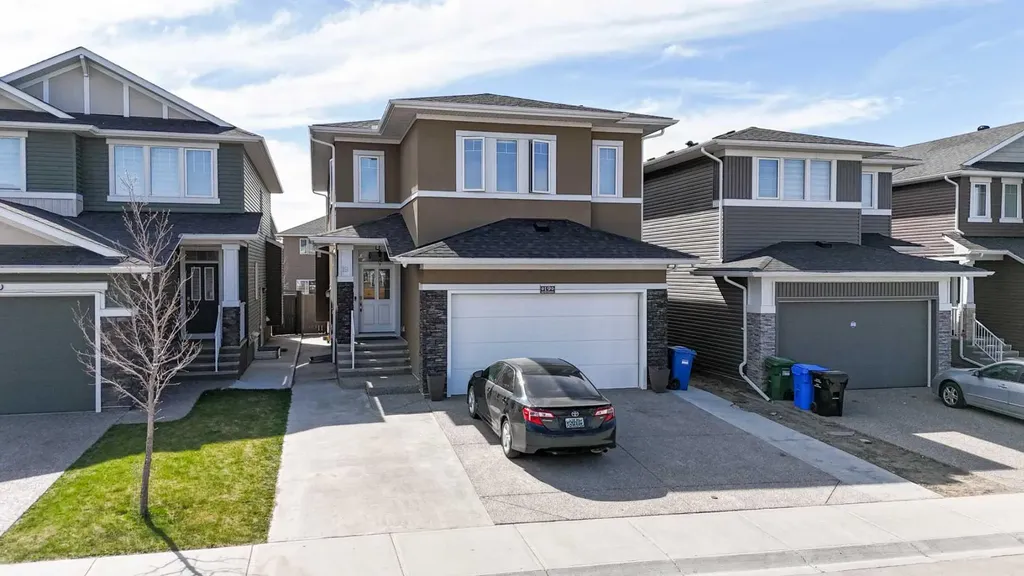 19 Red Sky Gardens NE Calgary AB T3N1M9