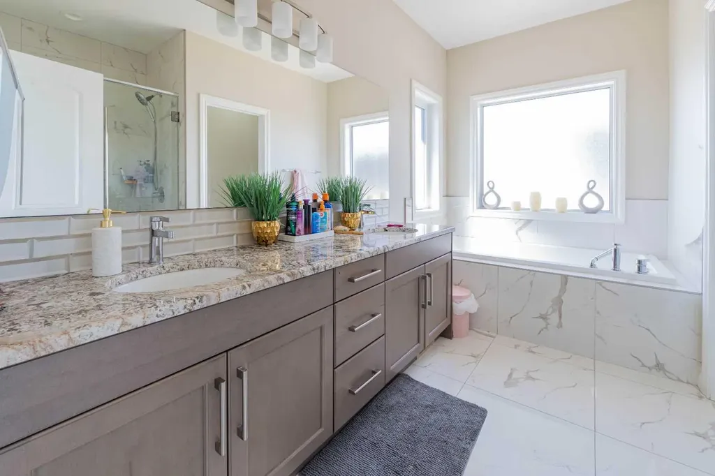 19 Red Sky Gardens NE Calgary AB T3N1M9