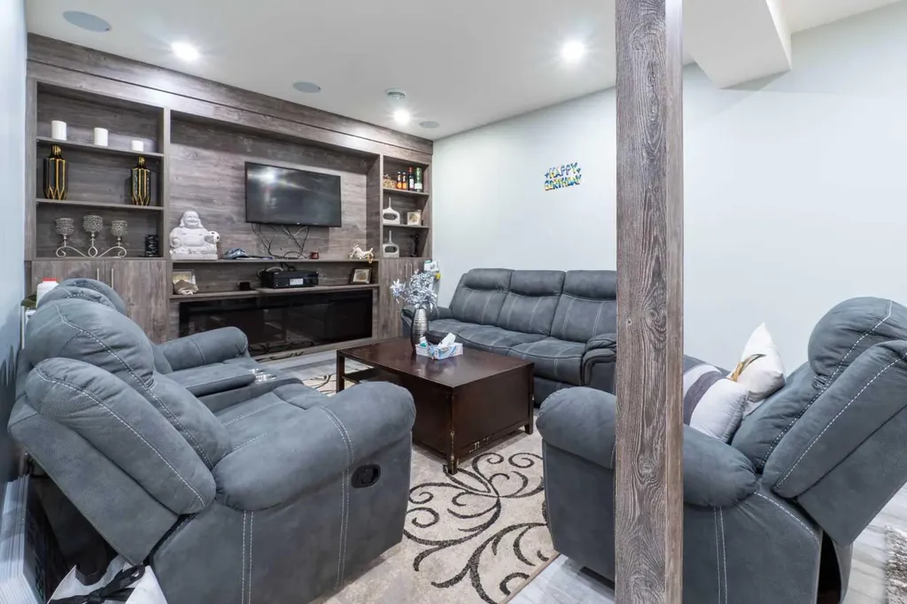 19 Red Sky Gardens NE Calgary AB T3N1M9
