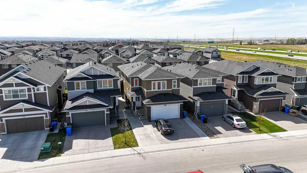 19 Red Sky Gardens NE Calgary AB T3N1M9