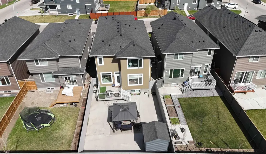 19 Red Sky Gardens NE Calgary AB T3N1M9