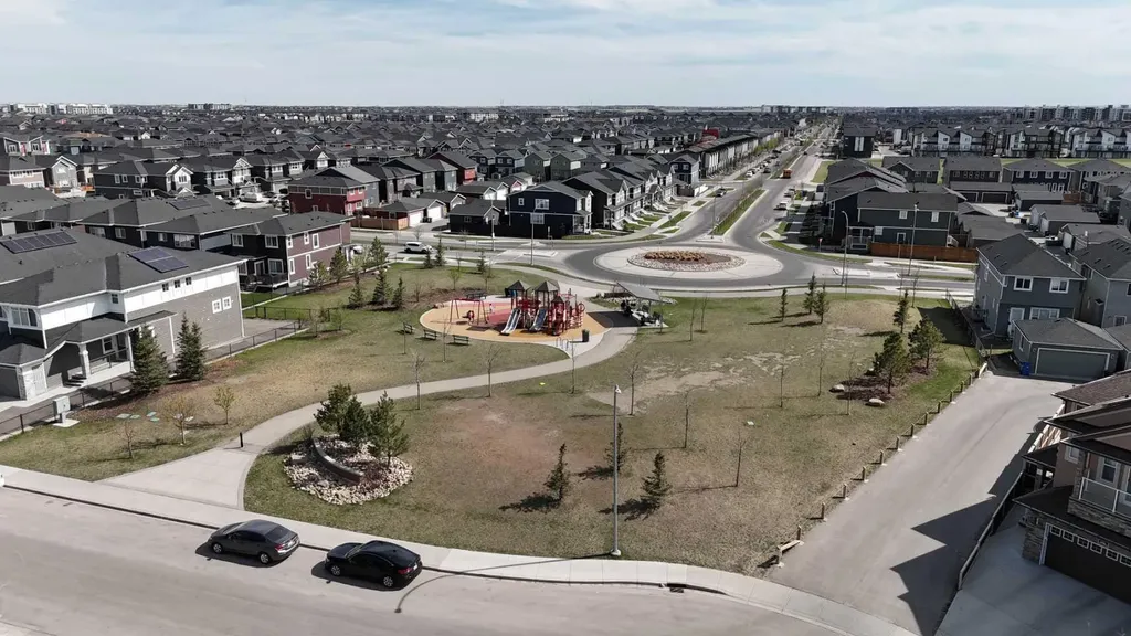 19 Red Sky Gardens NE Calgary AB T3N1M9