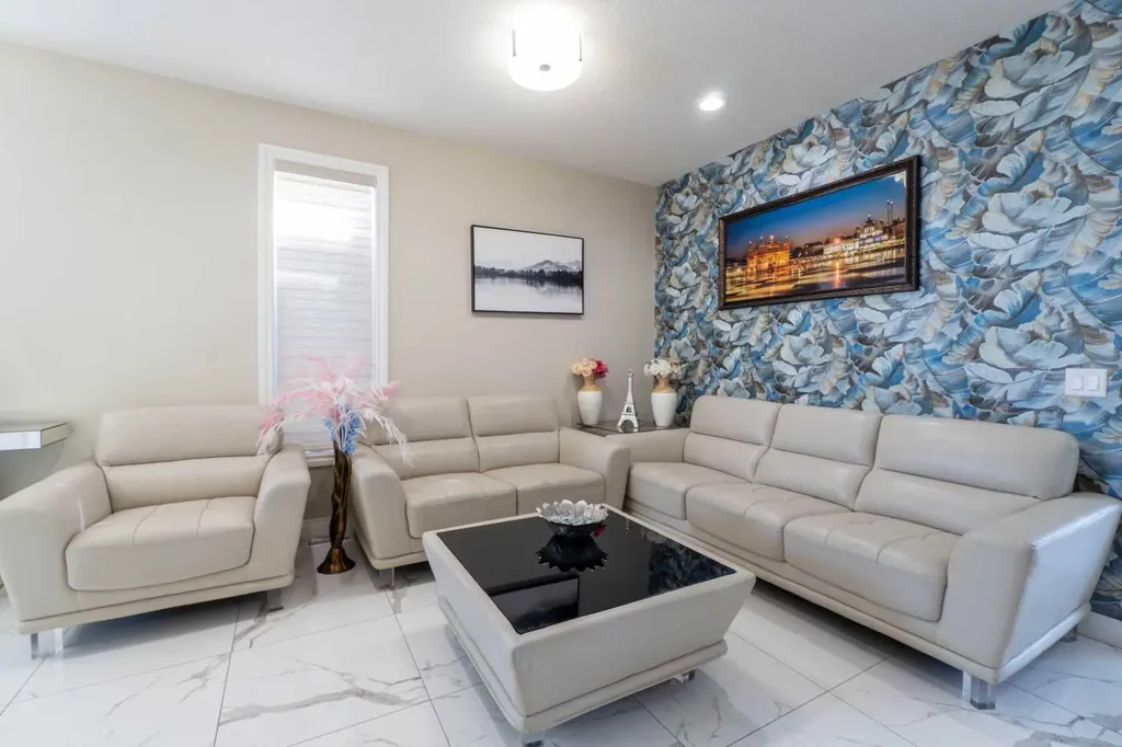 19 Red Sky Gardens NE Calgary AB T3N1M9