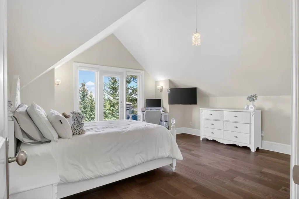 22 Ridge Pointe Heritage Pointe AB T1S 4H1