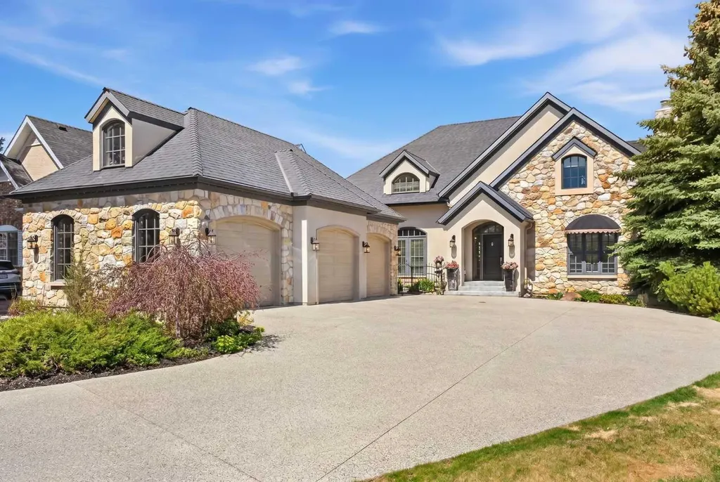 22 Ridge Pointe Heritage Pointe AB T1S 4H1