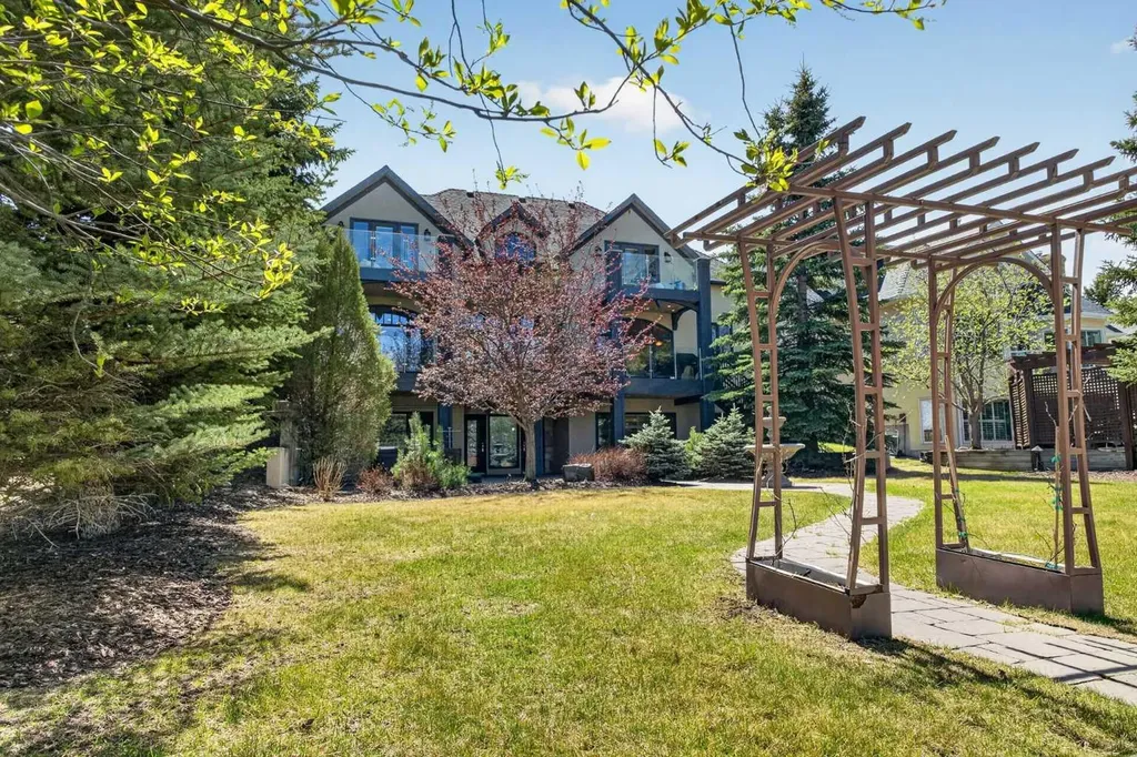 22 Ridge Pointe Heritage Pointe AB T1S 4H1
