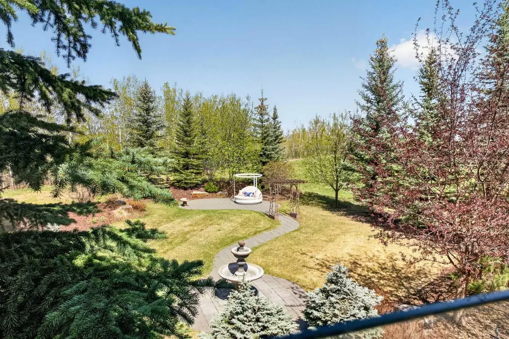 22 Ridge Pointe Heritage Pointe AB T1S 4H1